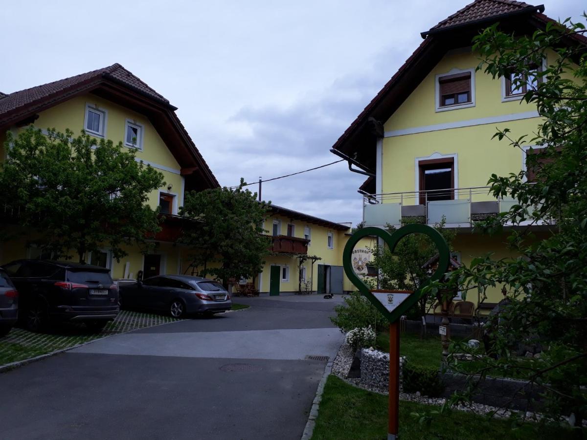 Obsthof Glueck Bed & Breakfast Gamlitz Exterior photo