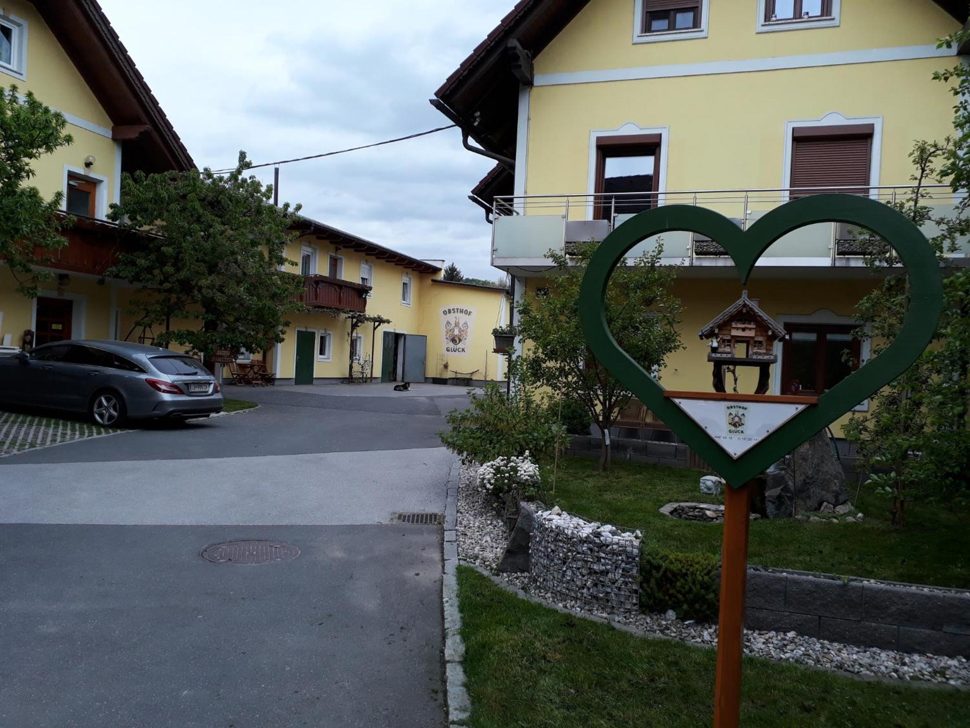 Obsthof Glueck Bed & Breakfast Gamlitz Exterior photo